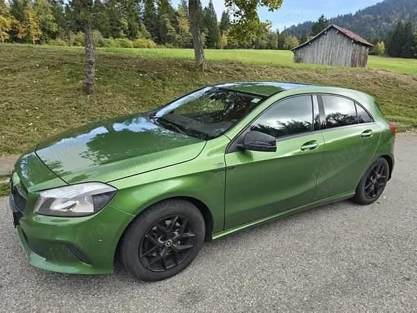 Verde Utilizat 2016 Mercedes A200 Hatchback | 11.999 EUR (Preț OK) - Imagine 1/4