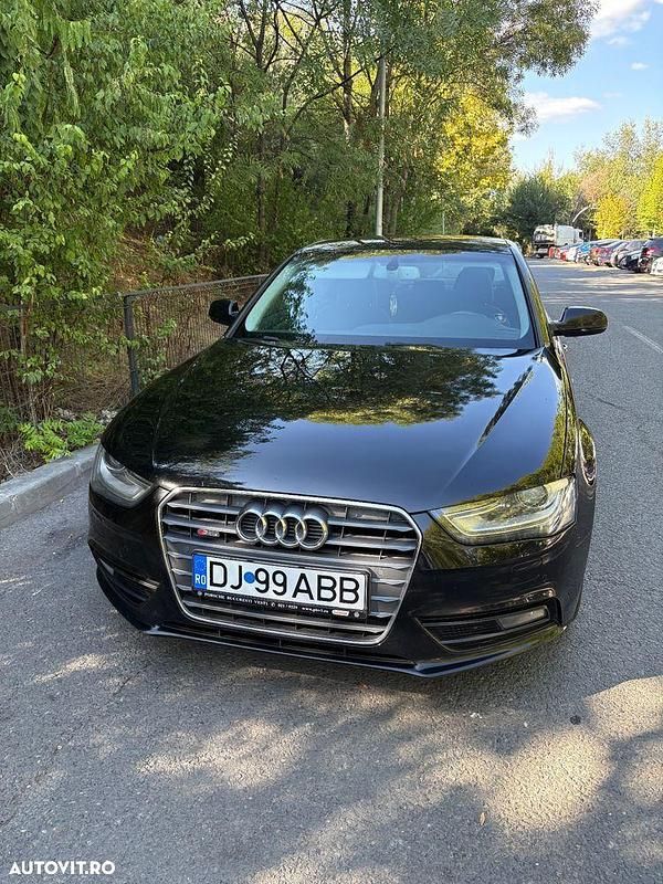 Culoarenegru Utilizat 2014 Audi A4 S-Line Berlinǎ | 10.000 EUR (Preț OK) - Imagine 1/4