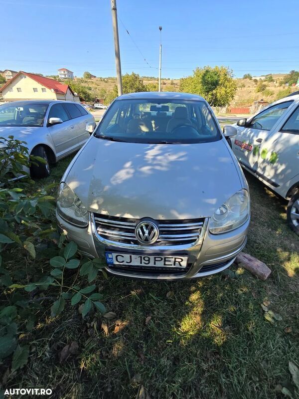 Bej Utilizat 2008 VW Jetta Berlinǎ | 2.190 EUR (Super Preț) - Imagine 1/4
