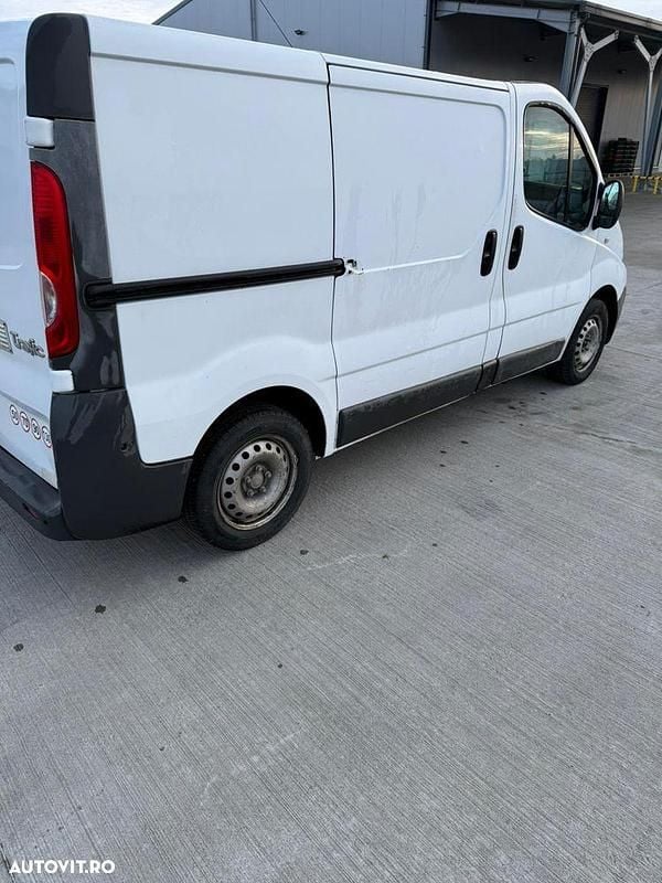 Second-hand Renault Trafic 90 CP (66 kW) 2010 Culoarealb Monovolum