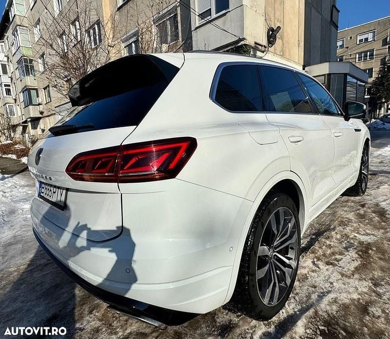 Second-hand VW Touareg Style 286 CP (210 kW) 2018 Culoarealb SUV