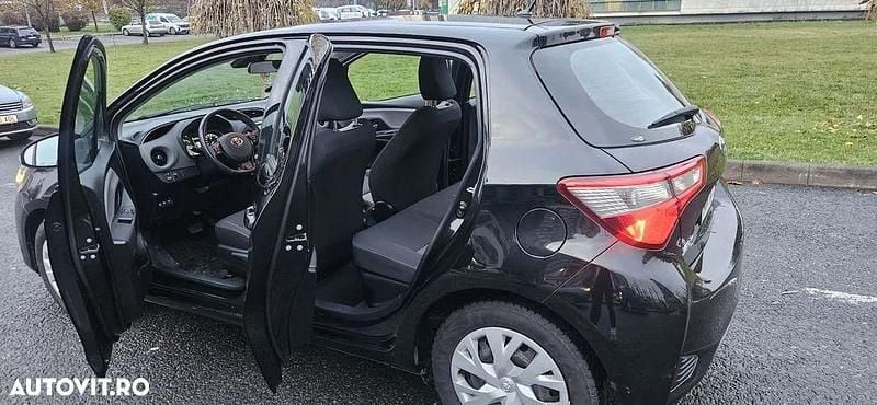 Second-hand Toyota Yaris Hybrid Edition 100 CP (73 kW) 2017 Culoarenegru