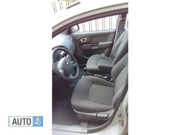 Second-hand Kia Carens 113 CP (83 kW) 2006 Argintiu Monovolum