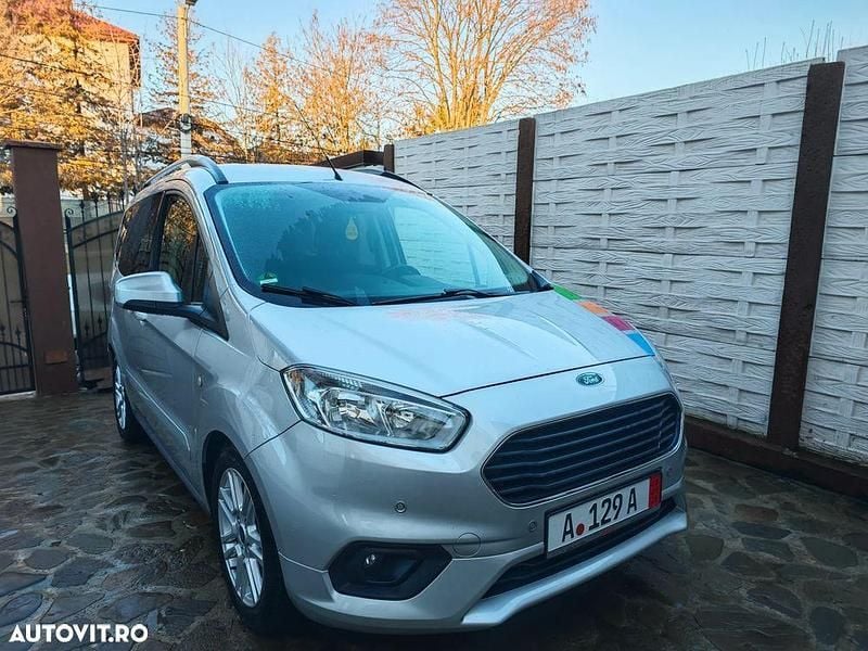 Culoareargint Utilizat 2018 Ford Tourneo Courier Titanium Monovolum | 7.900 EUR (Puțin scump) - Imagine 1/4