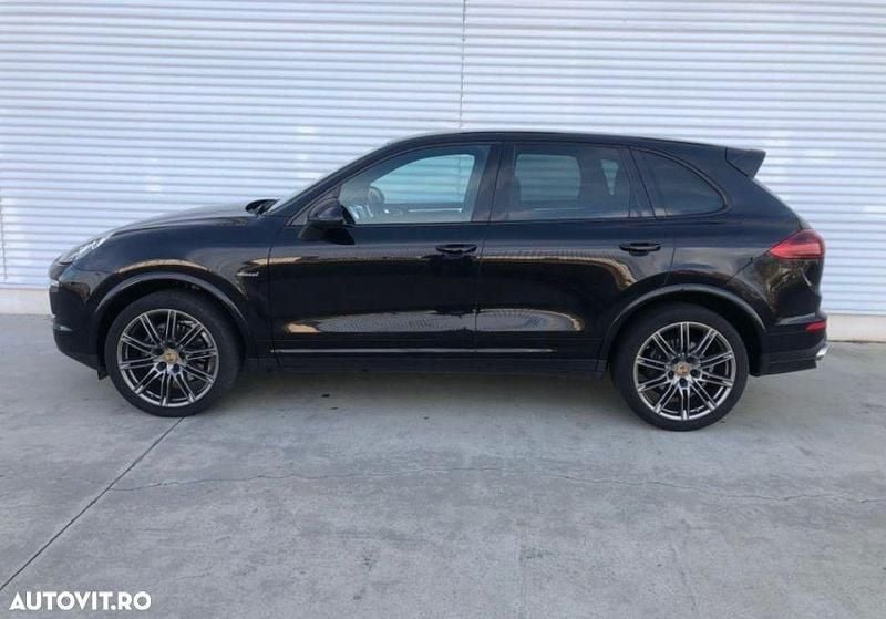 Second-hand Porsche Cayenne 262 CP (192 kW) 2017 Culoarenegru SUV
