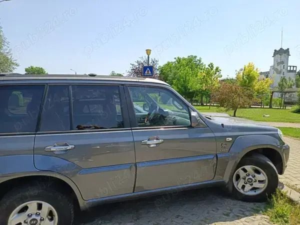 Gri Utilizat 2004 Hyundai Terracan SUV | 3.500 EUR - Imagine 1/4
