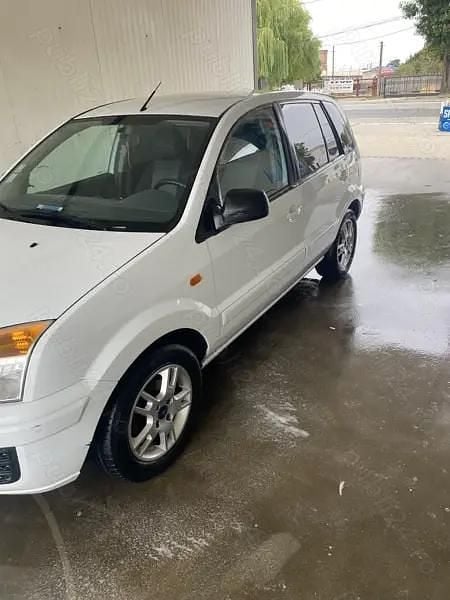 Utilizat 2010 Ford Fusion | 2.000 EUR - Imagine 1/4