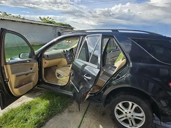Utilizat 2006 Mercedes ML270 SUV | 4.499 EUR - Imagine 1/4