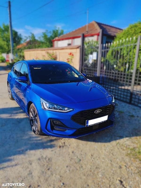 Second-hand Ford Focus ST-Line X 155 CP (114 kW) 2022 Culoarealbastru Hatchback
