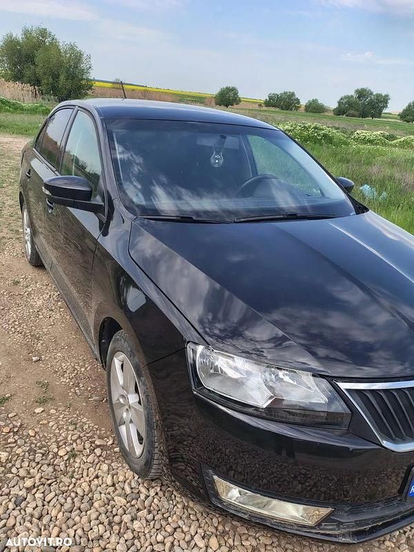 Culoarenegru Utilizat 2016 Skoda Rapid Style Berlinǎ | 5.900 EUR (Preț bun) - Imagine 1/4