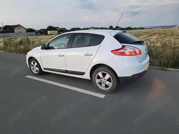 Utilizat 2010 Renault Mégane III Hatchback | 3.950 EUR (Preț OK) - Imagine 1/4