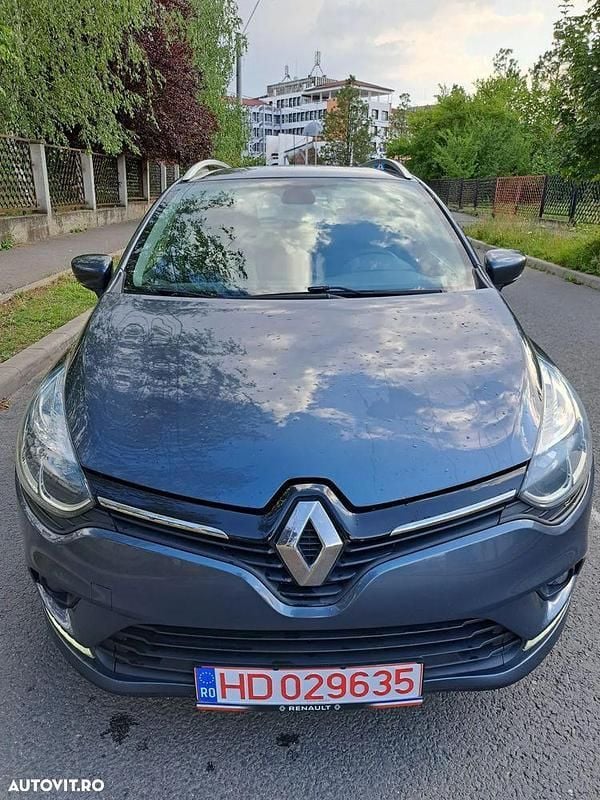 Gri Utilizat 2017 Renault Clio GrandTour LIMITED Break | 5.950 EUR (Preț bun) - Imagine 1/4