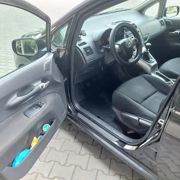 Utilizat 2010 Toyota Auris Hatchback | 4.200 EUR (Preț OK) - Imagine 1/4