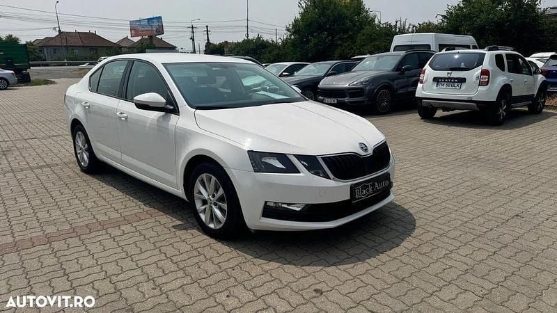 Culoarealb Utilizat 2018 Skoda Octavia Berlinǎ | 9.900 EUR (Preț bun) - Imagine 1/4