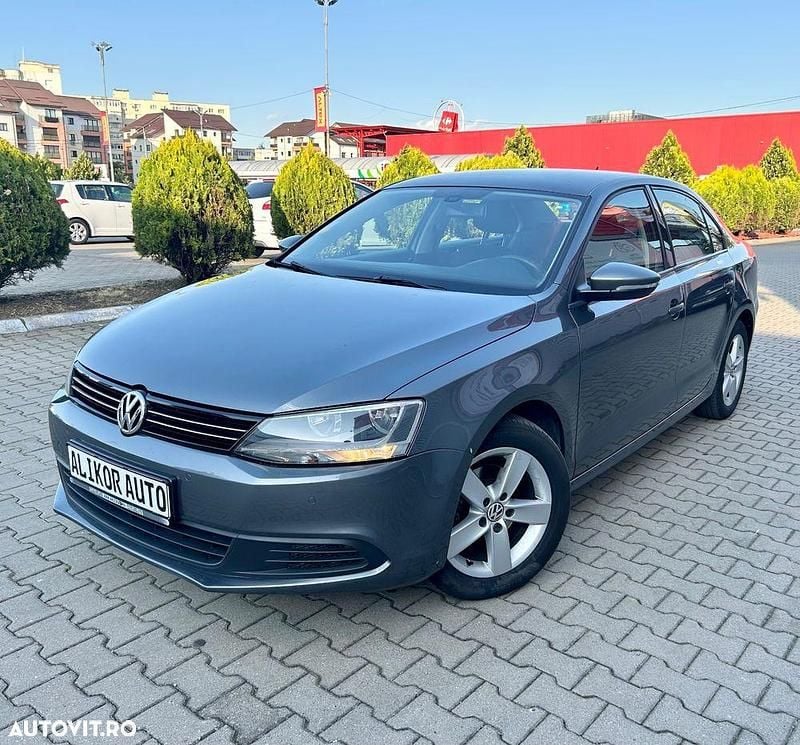 Gri Utilizat 2012 VW Jetta Comfortline Berlinǎ | 6.290 EUR (Preț OK) - Imagine 1/4