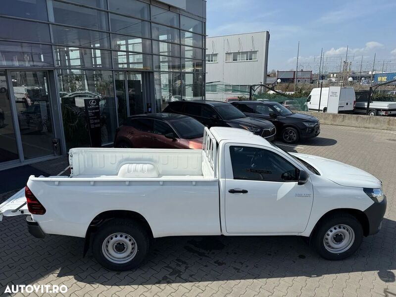 Second-hand Toyota HiLux 150 CP (110 kW) 2023 Alb Pickup