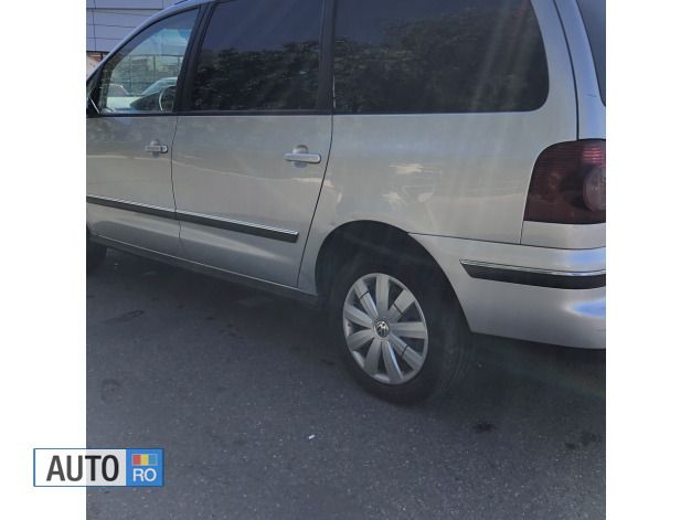 Second-hand VW Sharan 140 CP (102 kW) 2009 Gri Monovolum