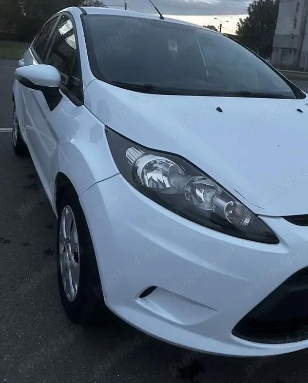 Alb Utilizat 2009 Ford Fiesta Berlinǎ | 3.150 EUR (Preț OK) - Imagine 1/4