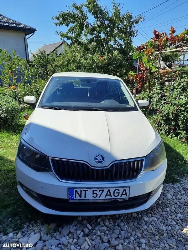 Culoarealb Utilizat 2017 Skoda Fabia | 6.000 EUR (Preț OK) - Imagine 1/4