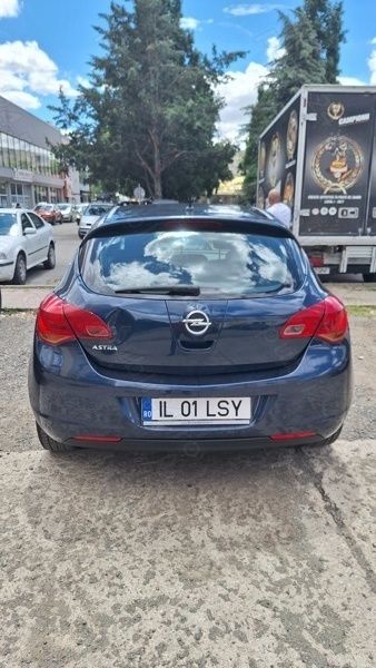 Utilizat 2011 Opel Astra Hatchback | 4.000 EUR - Imagine 1/4