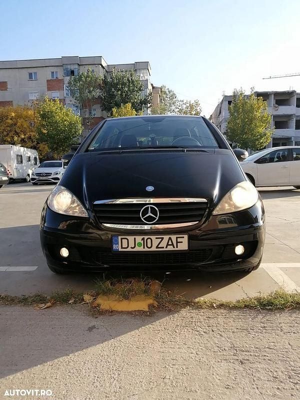 Second-hand Mercedes A180 Classic 109 CP (80 kW) 2005 Culoarenegru Hatchback