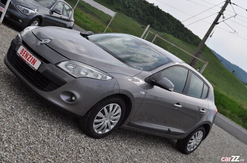 Gri Utilizat 2010 Renault Mégane III Berlinǎ | 3.999 EUR (Puțin scump) - Imagine 1/4
