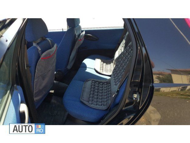 Second-hand Fiat Punto 66 CP (48 kW) 2003 Negru Hatchback