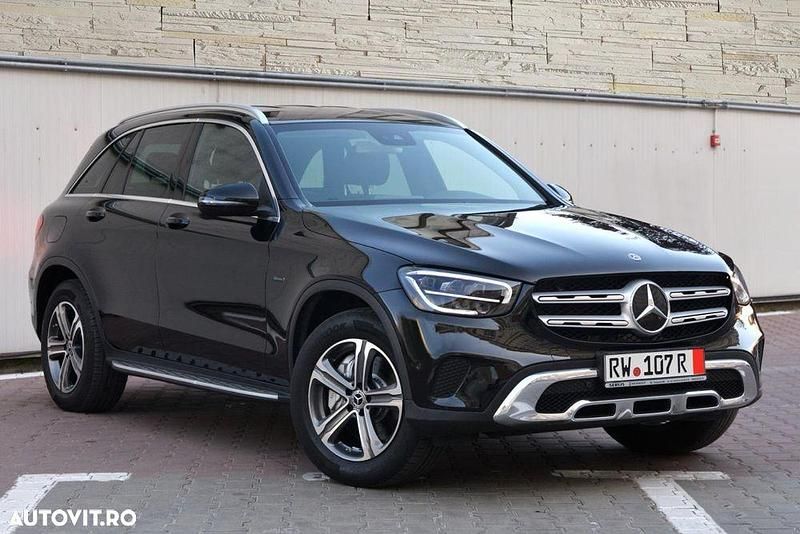 Culoarenegru Utilizat 2020 Mercedes GLC350 SUV | 32.650 EUR - Imagine 1/4