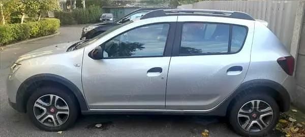 Argintiu Utilizat 2019 Dacia Sandero Stepway Hatchback | 8.500 EUR (Preț OK) - Imagine 1/4