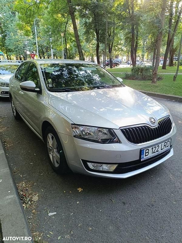Gri Utilizat 2014 Skoda Octavia Business Line Hatchback | 7.950 EUR (Super Preț) - Imagine 1/4