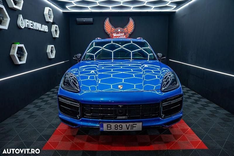 Second-hand Porsche Cayenne Turbo 550 CP (404 kW) 2018 Culoarealbastru SUV