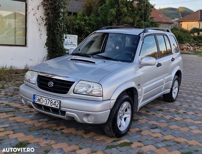 Culoareargint Utilizat 2004 Suzuki Grand Vitara Comfort SUV | 4.299 EUR (Super Preț) - Imagine 1/4