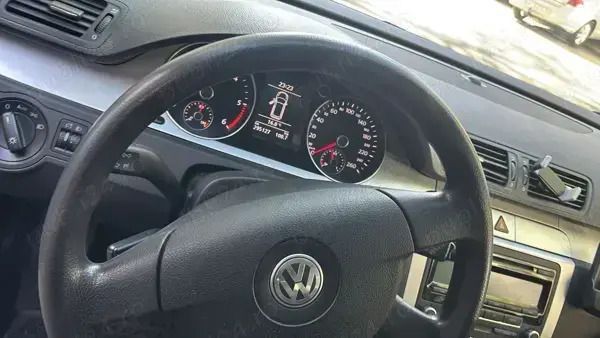 Albastru Utilizat 2010 VW Passat Break | 2.600 EUR (Super Preț) - Imagine 1/4