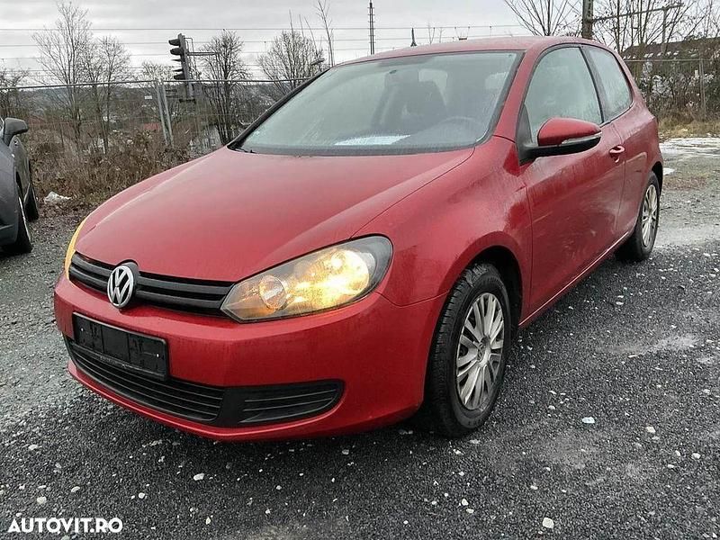 Culoarerosu Utilizat 2010 VW Golf VI Trendline Hatchback | 3.199 EUR (Preț bun) - Imagine 1/4