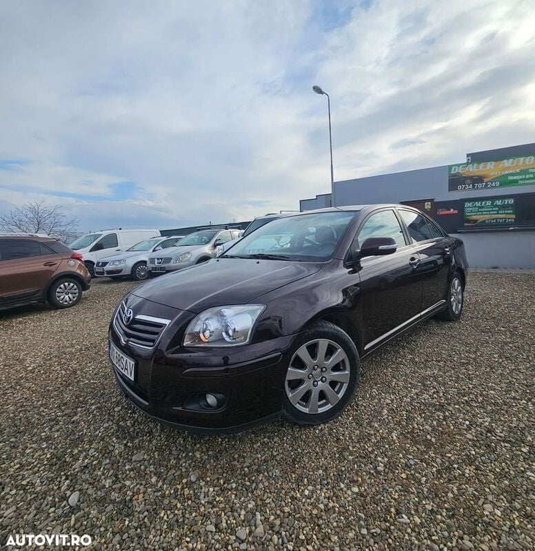 Rosu Utilizat 2008 Toyota Avensis Hatchback | 3.390 EUR (Preț OK) - Imagine 1/4