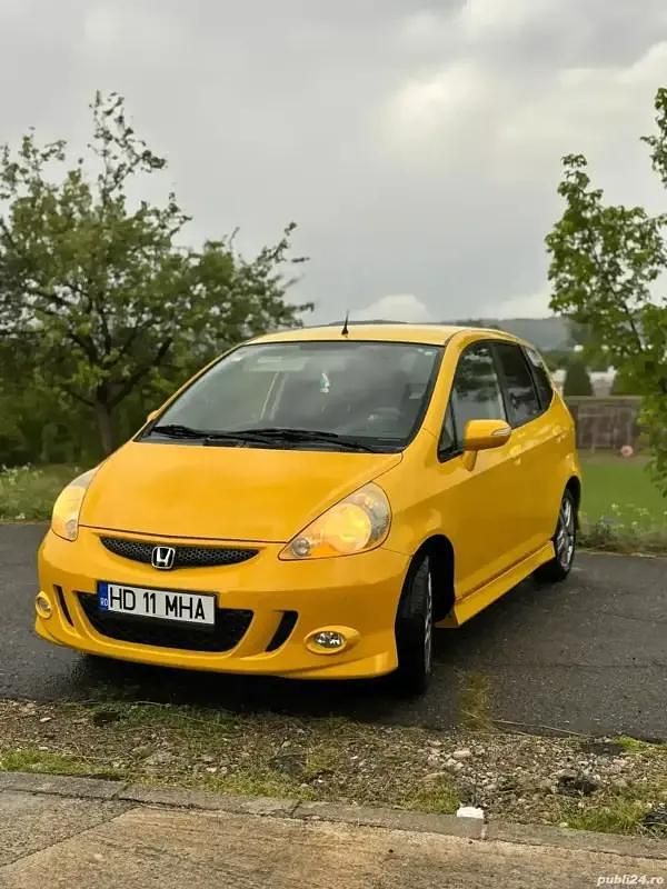 Galben Utilizat 2005 Honda Jazz Hatchback | 1.550 EUR - Imagine 1/4