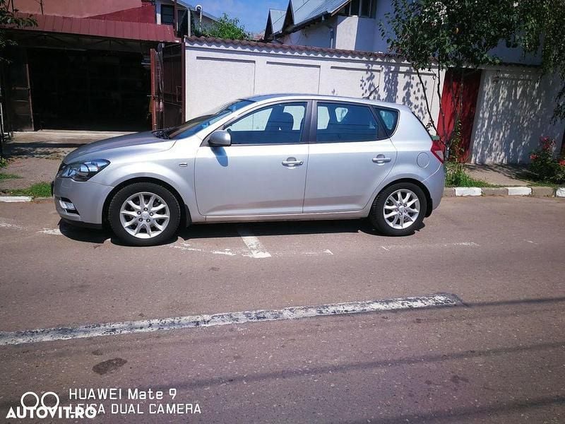 Gri Utilizat 2009 Kia Ceed Best Hatchback | 3.500 EUR (Super Preț) - Imagine 1/4
