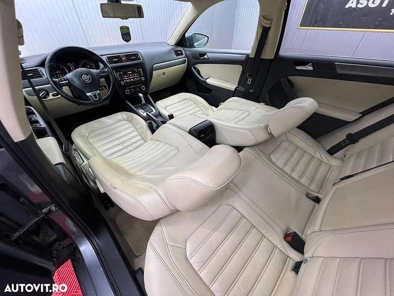 Culoaregri Utilizat 2011 VW Jetta Hatchback | 6.999 EUR (Preț OK) - Imagine 1/4
