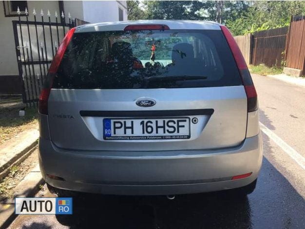 Second-hand Ford Fiesta 80 CP (58 kW) 2004 Argintiu Hatchback