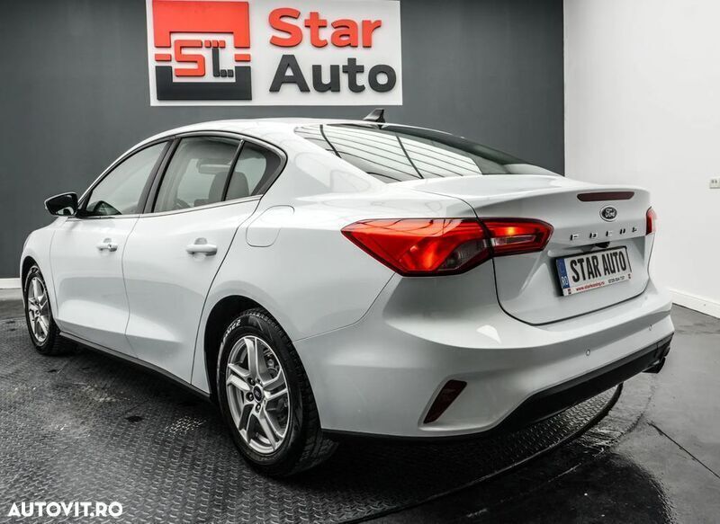 Second-hand Ford Focus Titanium 120 CP (88 kW) 2020 Alb Berlinǎ