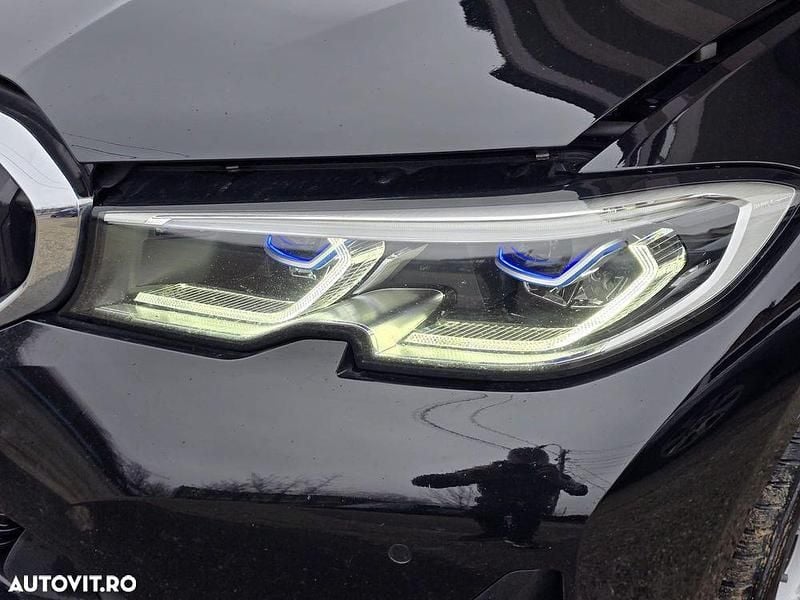 Second-hand BMW 330e Luxury Line 292 CP (214 kW) 2022 Culoarenegru Break