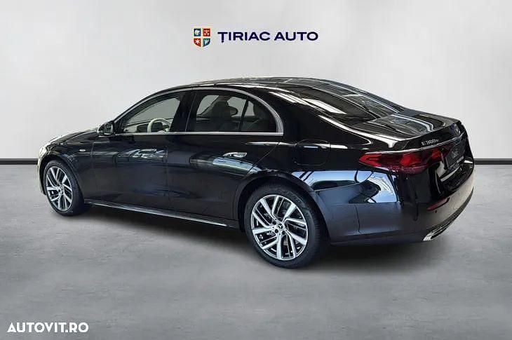 Second-hand Mercedes E200 204 CP (150 kW) 2025 Culoarenegru Berlinǎ