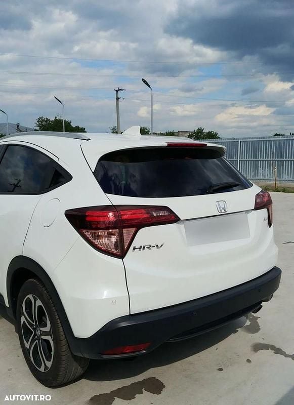 Second-hand Honda HR-V Executive 130 CP (95 kW) 2016 Culoarealb SUV