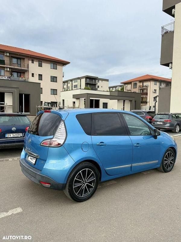 Culoarealbastru Utilizat 2013 Renault Scénic III Bose Edition Monovolum | 3.999 EUR (Preț bun) - Imagine 1/4