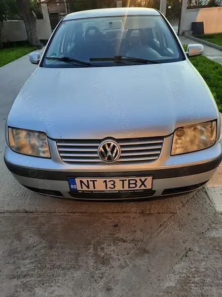 Gri Utilizat 2001 VW Bora Berlinǎ | 1.499 EUR (Puțin scump) - Imagine 1/4