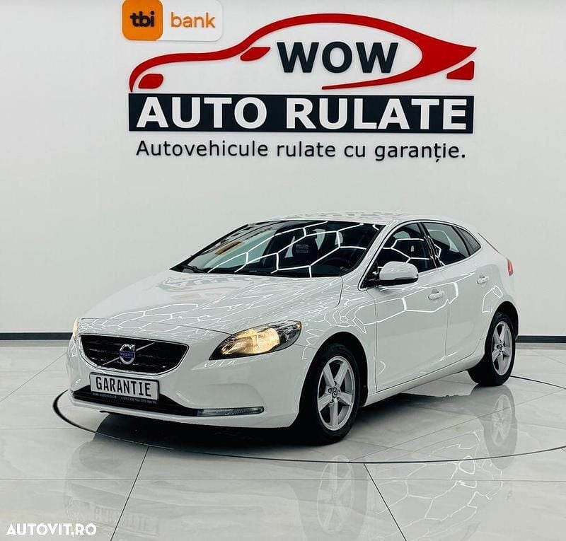 Culoarealb Utilizat 2012 Volvo V40 Momentum Hatchback | 6.990 EUR (Puțin scump) - Imagine 1/4