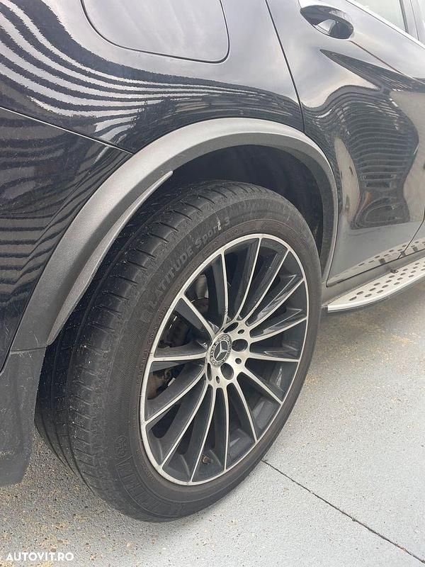 Second-hand Mercedes GLC220 AMG line 170 CP (125 kW) 2018 Culoarenegru Coupe
