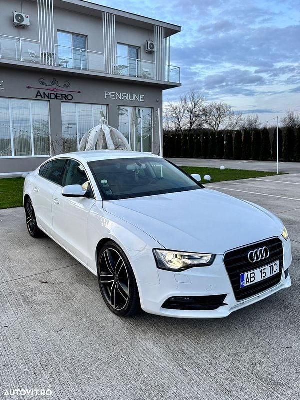 Culoarealb Utilizat 2014 Audi A5 S-Line Berlinǎ | 14.200 EUR (Preț bun) - Imagine 1/4