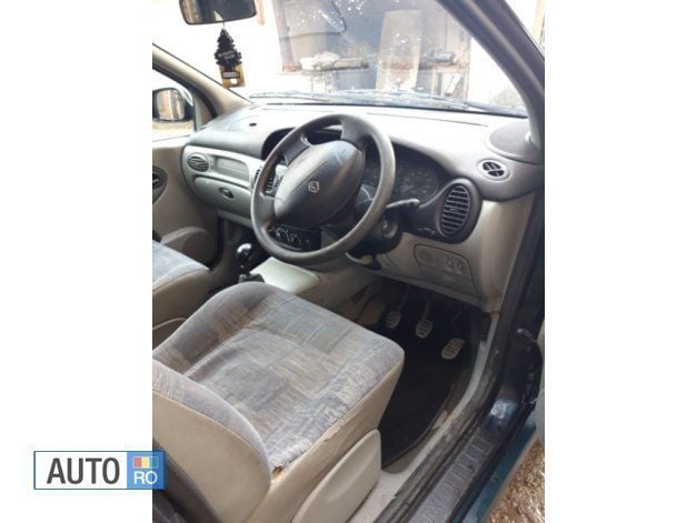 Verde Utilizat 2002 Renault Scénic Monovolum | 1.500 EUR - Imagine 1/4