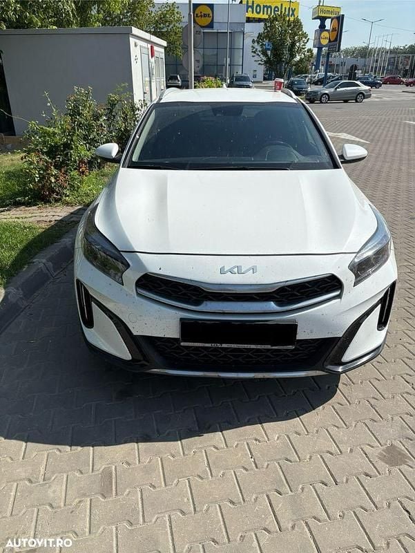 Culoarealb Utilizat 2022 Kia XCeed City SUV | 17.050 EUR (Super Preț) - Imagine 1/4